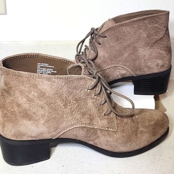 Women's Tan And Black Suede Lace-Up Booties White Mountain Size 9 - Picture 2 of 9
